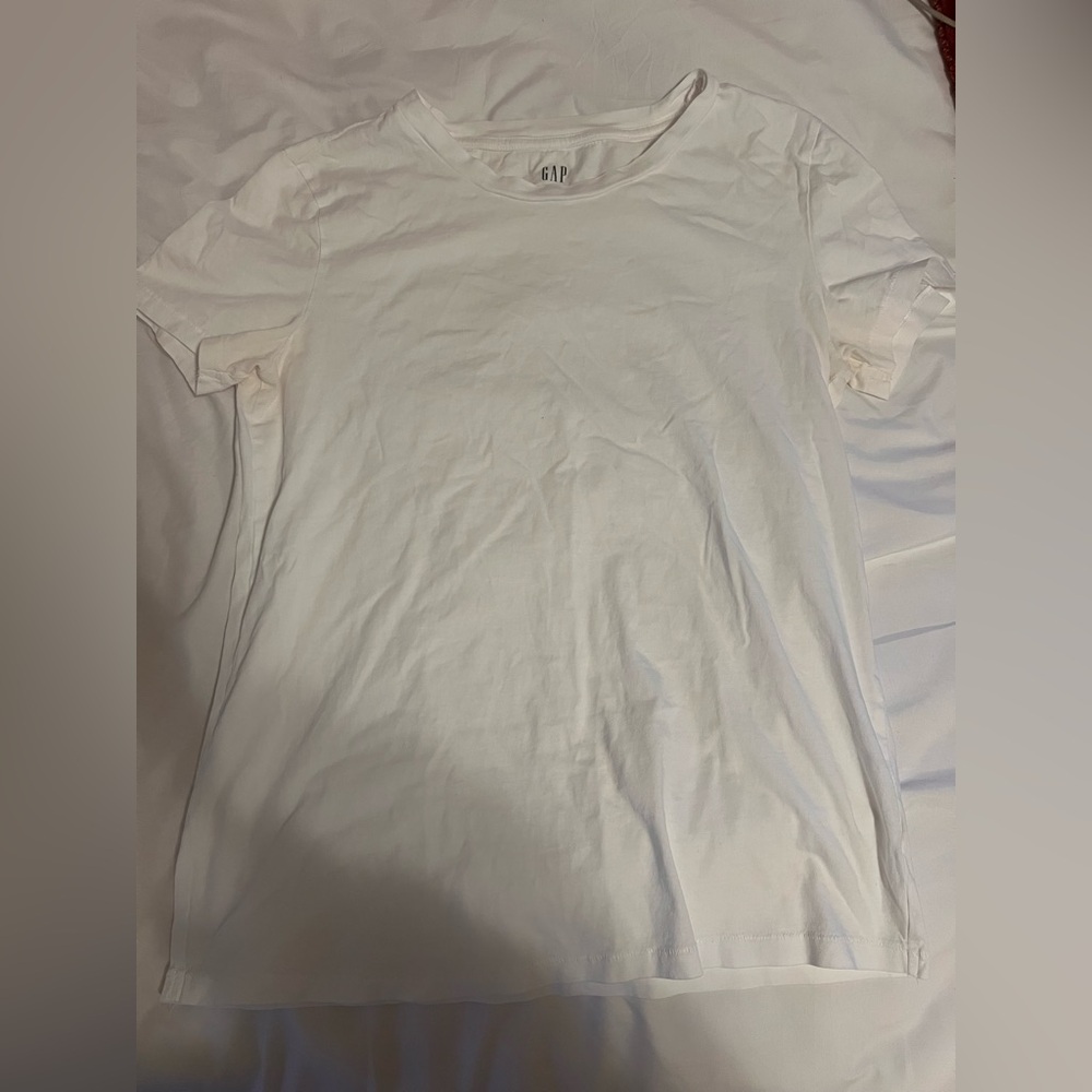 gap white tee